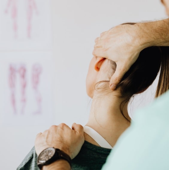 Female Chiropractor Bayswater-min